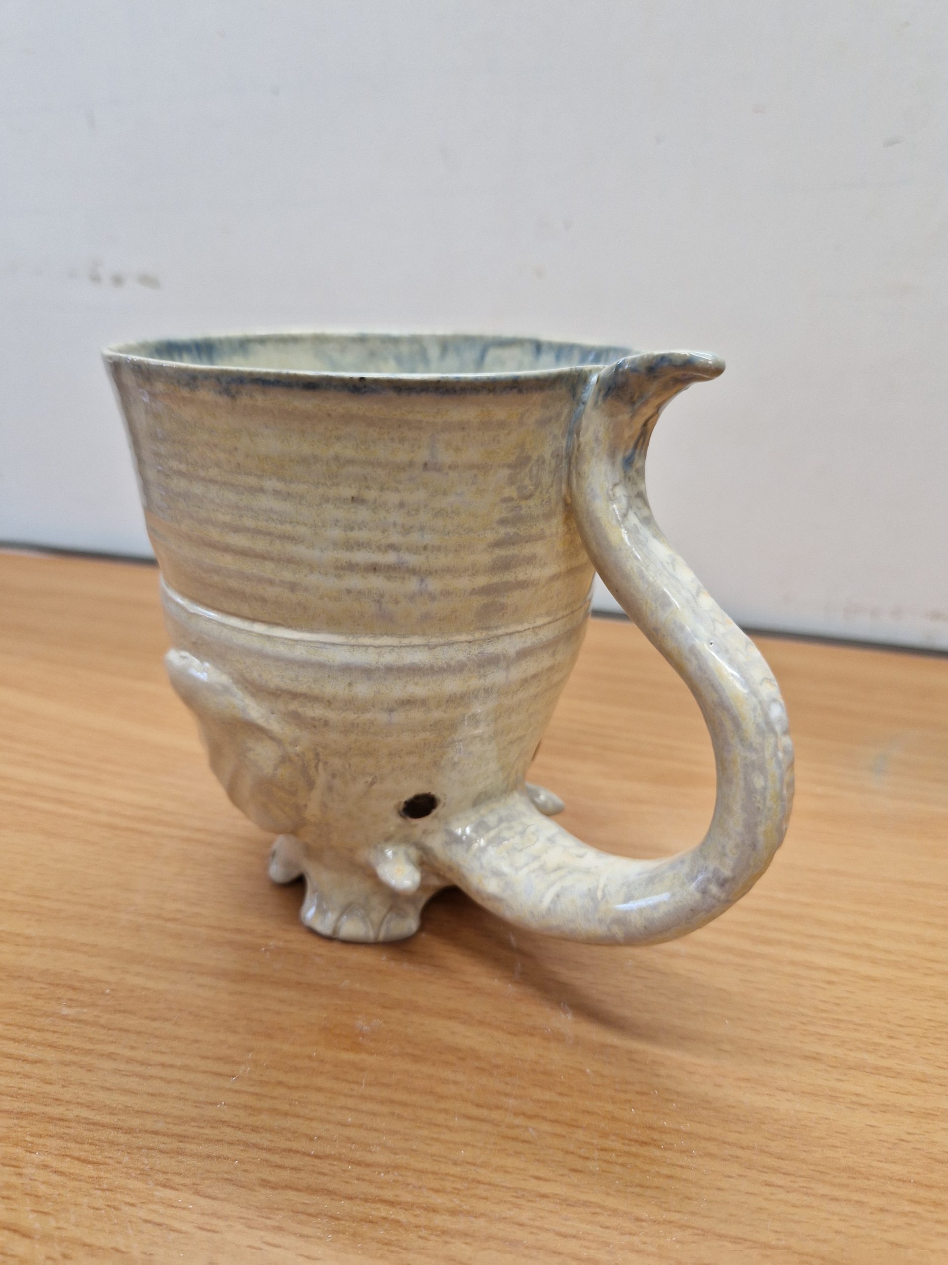 mug éléphant en grès – Création artisanale unique | Poterie Adrien Couraud mug éléphant en grès – Création artisanale unique | Poterie Adrien Couraud