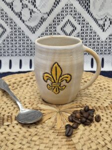 tasse artisanale fleur de lys 