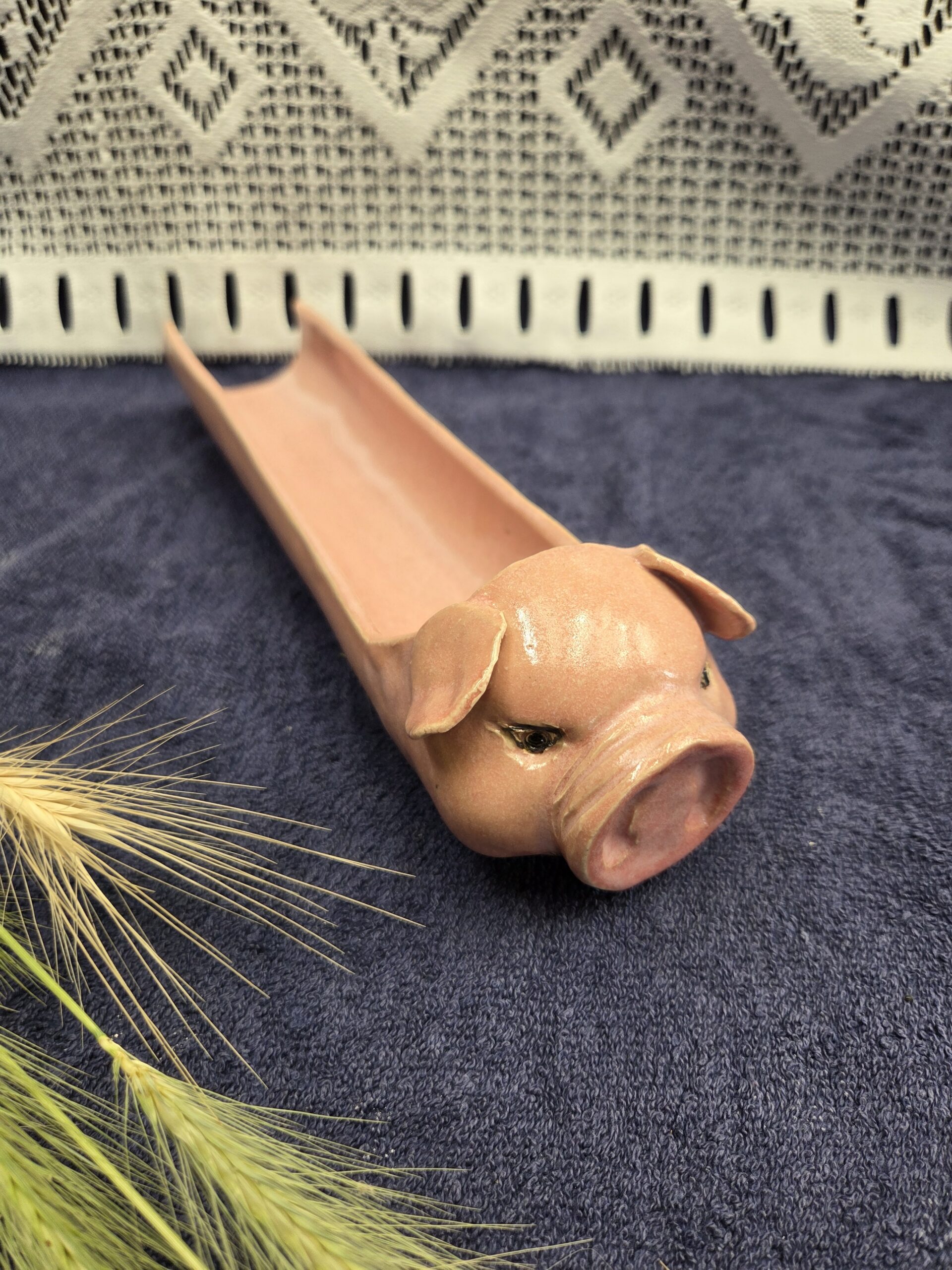 présentoir saucisson cochon en grès – Création artisanale unique | Poterie Adrien Couraud présentoir saucisson cochon en grès – Création artisanale unique | Poterie Adrien Couraud